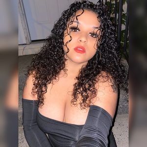 Meet your Posher, Whitney